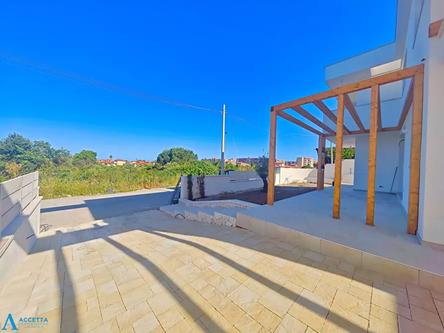 Immagine 6 di Villa in vendita  in Via Azalee a Taranto