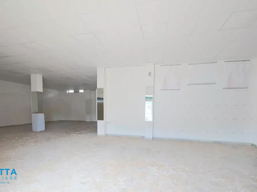 Immagine 22 di Locale commerciale in vendita  in Corso Vittorio Emanuele II 11 a Taranto