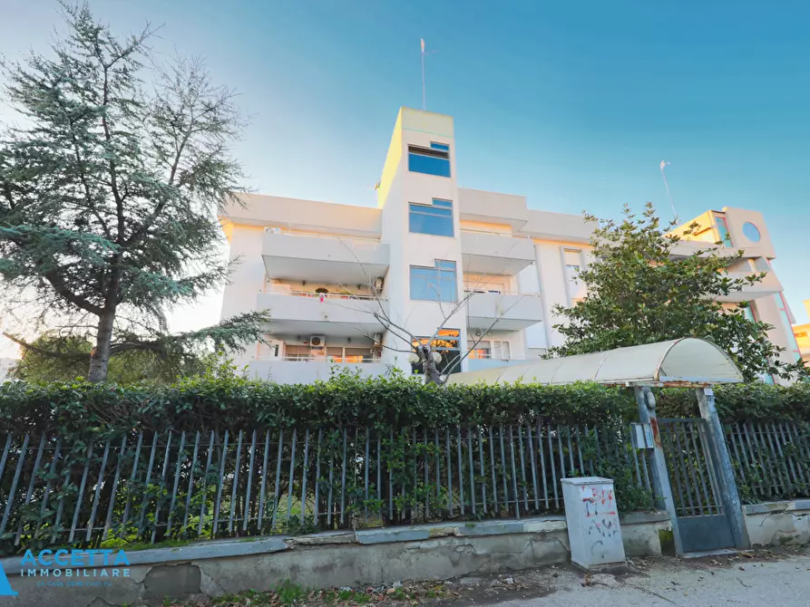Immagine 1 di Trilocale in vendita  in Via Lago di Lugano 24 a Taranto