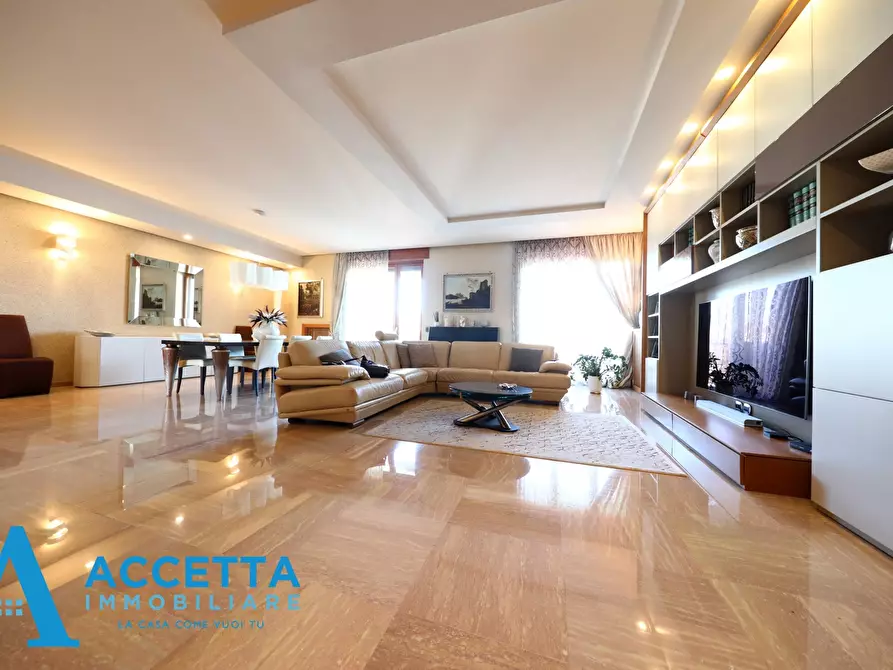 Immagine 8 di Quadrilocale in vendita  in Piazza Giovanni XXIII 13 a Taranto