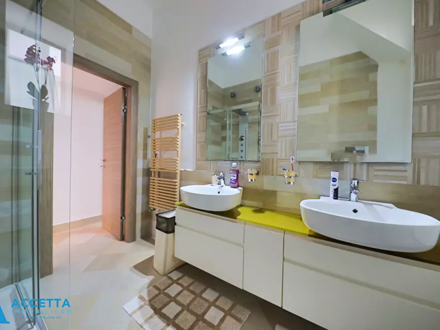 Immagine 12 di Trilocale in vendita  in Via Diego Peluso 38 a Taranto