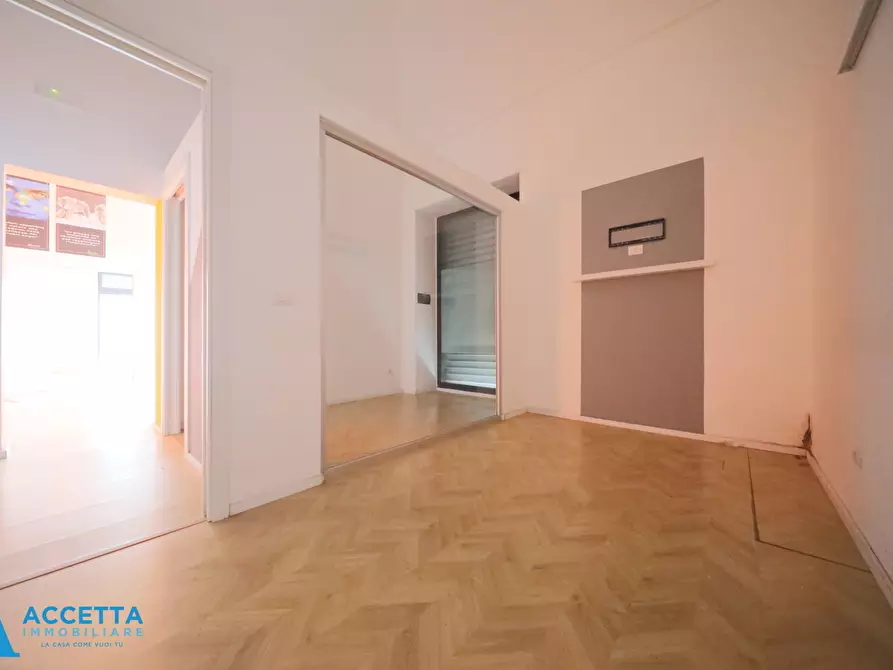 Immagine 6 di Locale commerciale in affitto  in Via Oberdan 31 a Taranto