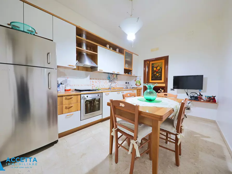 Immagine 15 di Trilocale in vendita  in Viale Magna Grecia 104 a Taranto