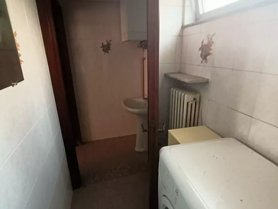 Immagine 3 di Locale commerciale in vendita  in Via Giovanni Capra a Pontenure