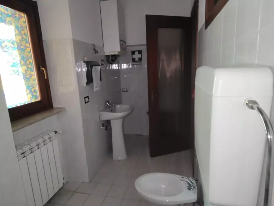 Immagine 24 di Locale commerciale in affitto  in Piazza XX Settembre a Castel San Giovanni