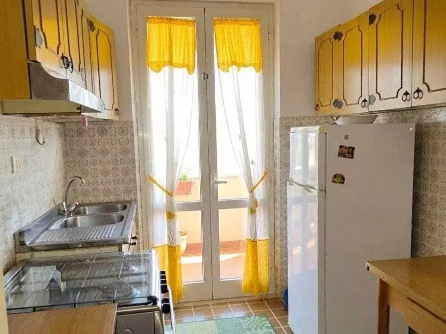 Immagine 4 di Trilocale in vendita  in Via Avegno a Roma
