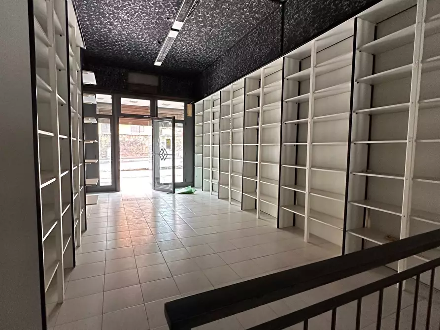 Immagine 2 di Locale commerciale in affitto  in VIA DELLA PISANA a Roma