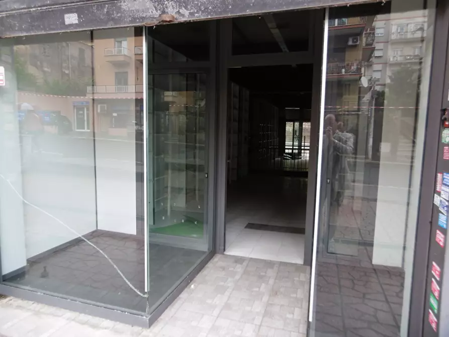 Immagine 10 di Locale commerciale in affitto  in VIA DELLA PISANA a Roma