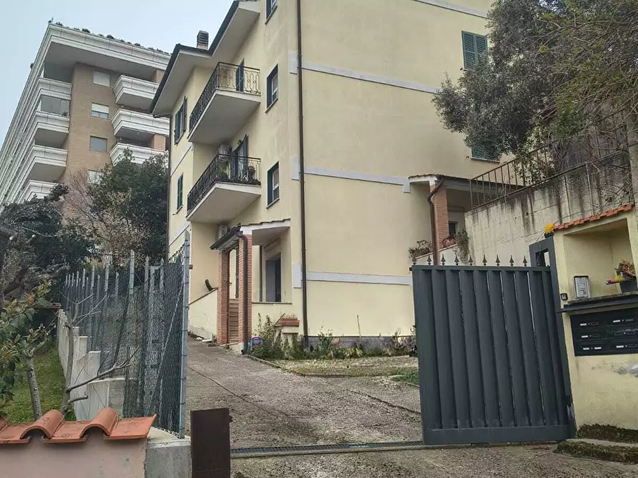 Immagine 1 di Trilocale in vendita  in Via Avegno a Roma