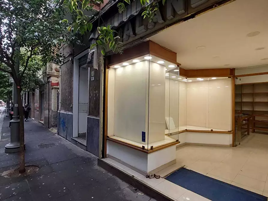 Immagine 4 di Locale commerciale in vendita  in Via del Carmine 89 a Salerno