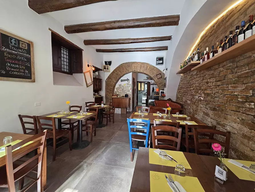 Immagine 2 di Attività commerciale in vendita  in Vicolo Piantanova 3 a Salerno