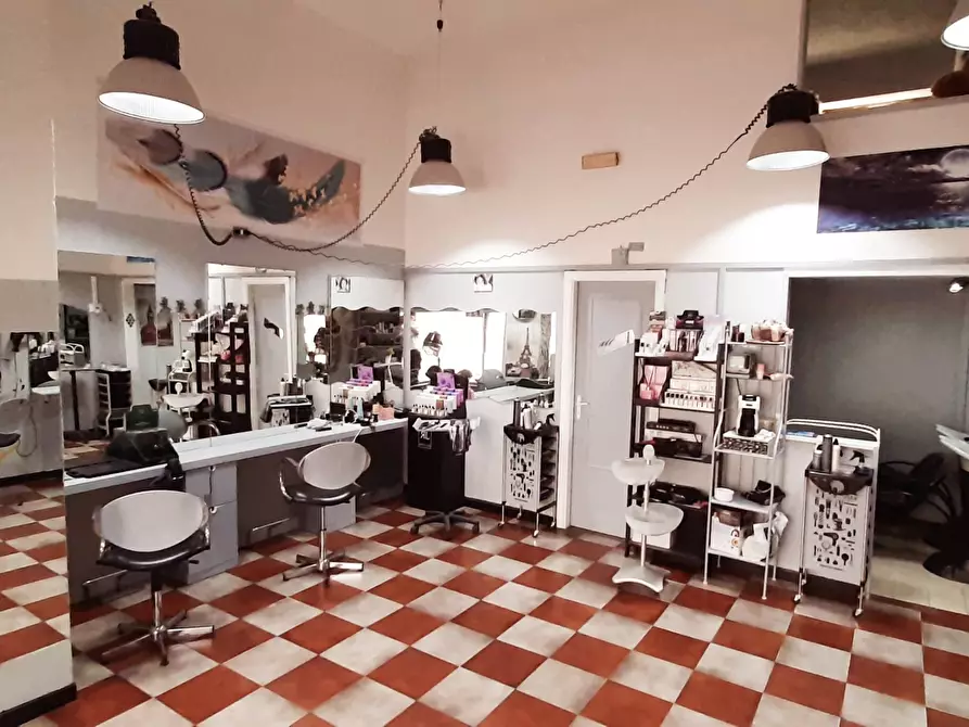 Immagine 5 di Attività commerciale in vendita  in Via della Quercia 17 a Pellezzano