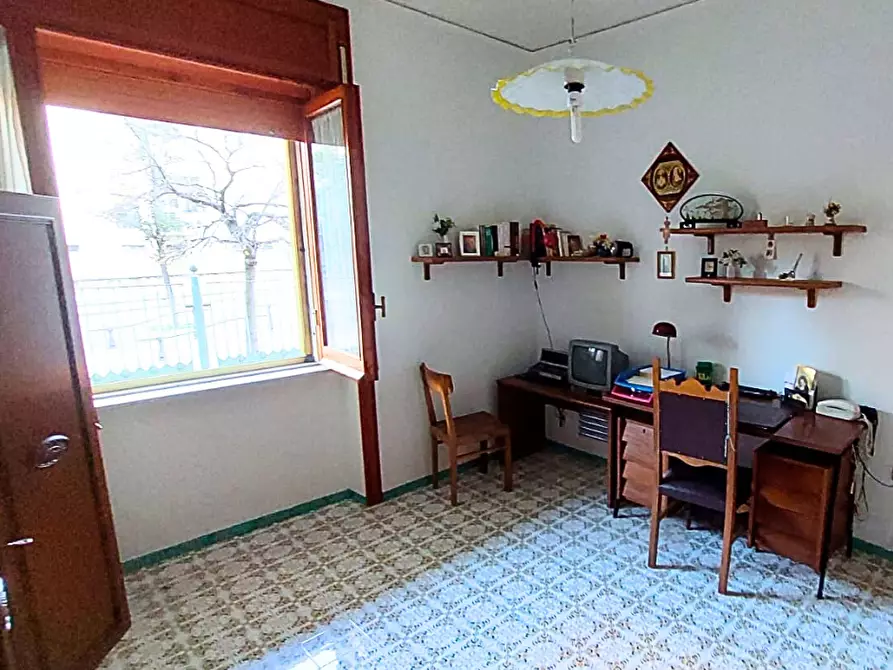 Immagine 15 di Pentalocale in vendita  in Via Medaglie D'Oro 388 a Salerno