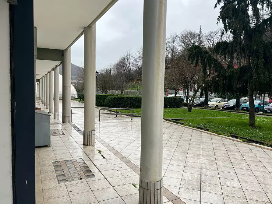 Immagine 13 di Locale commerciale in affitto  in Corso Giuseppe Garibaldi 32 a Baronissi