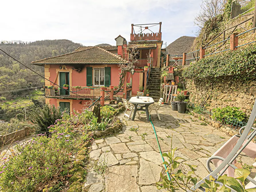 Immagine 1 di Casa indipendente in vendita  in Via Monte Comego 75 a Ceranesi