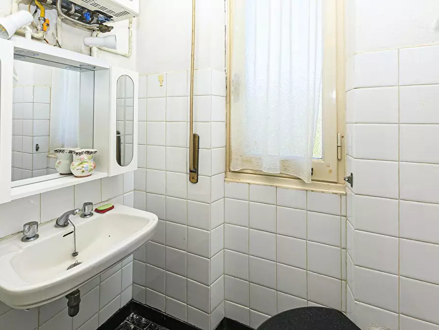 Immagine 42 di Pentalocale in vendita  in Via Primo Cavallieri 55 a Campomorone