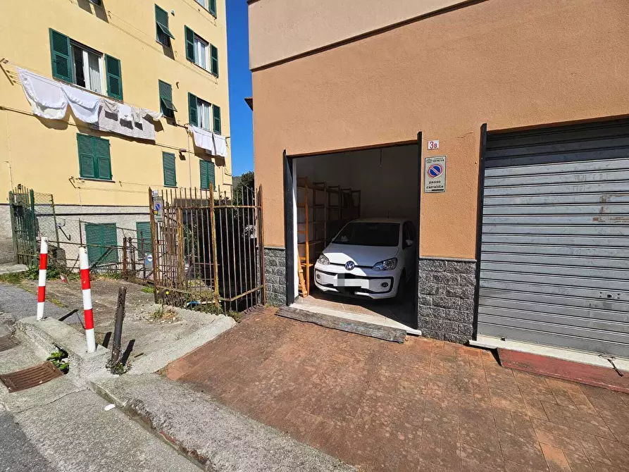 Immagine 2 di Garage in vendita  in Via Benedetto da Cesino 3a a Genova