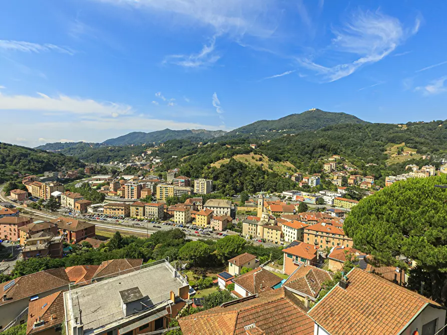 Immagine 31 di Quadrilocale in vendita  in Via Fratelli Gazzo 22/14 a Serra Riccò