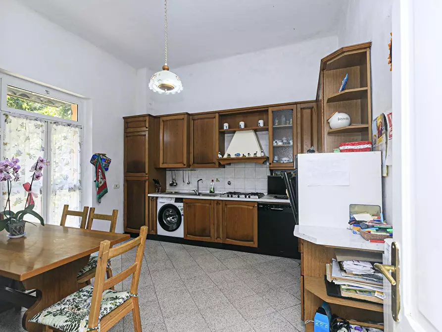 Immagine 9 di Pentalocale in vendita  in Via Val Sugana 9 a Genova