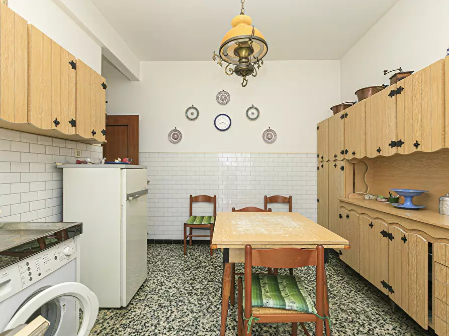 Immagine 29 di Quadrilocale in vendita  in Via Fratelli Gazzo 22/14 a Serra Riccò