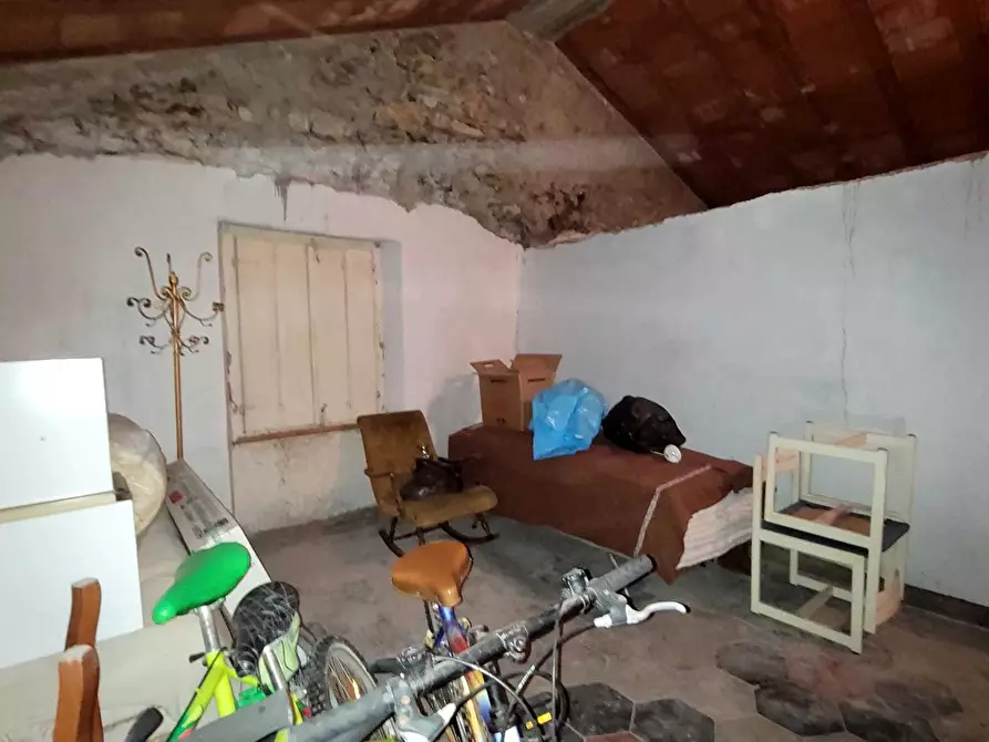 Immagine 26 di Pentalocale in vendita  in Via Campi 7 a Serra Riccò