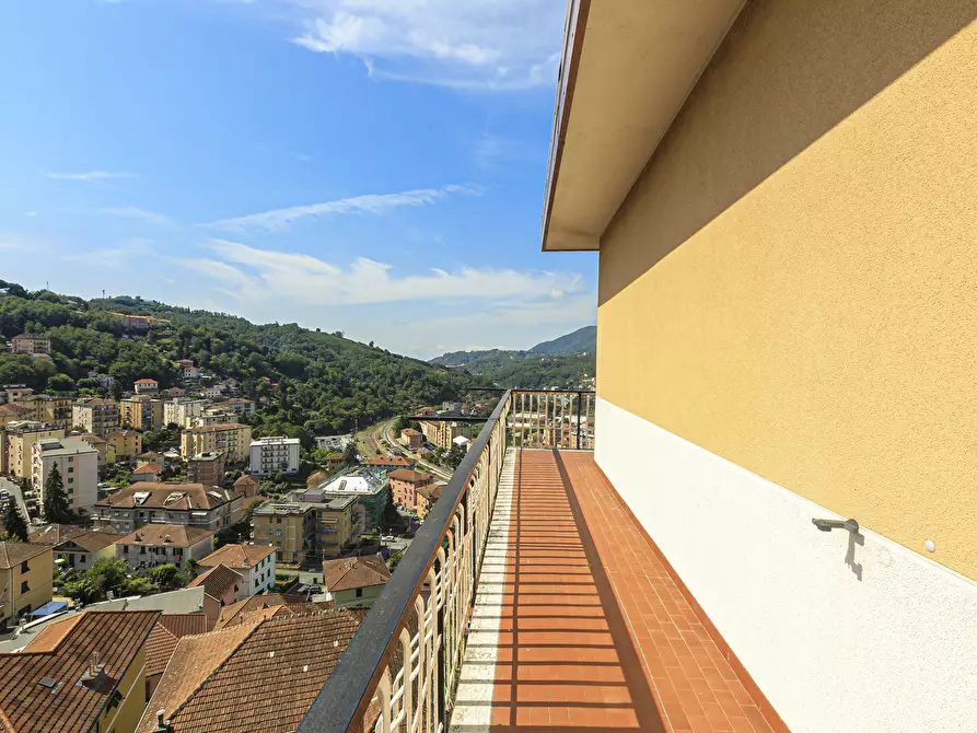 Immagine 34 di Quadrilocale in vendita  in Via Fratelli Gazzo 22/14 a Serra Riccò