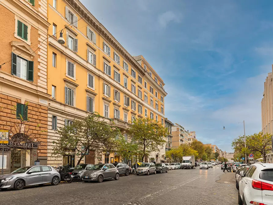 Immagine 1 di Appartamento in vendita  in Via Cola di Rienzo a Roma