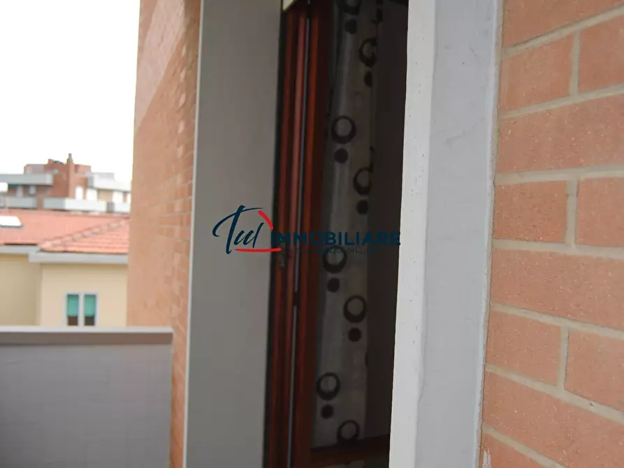 Immagine 11 di Pentalocale in vendita  in Viale Cassa di Risparmio 37 a Livorno