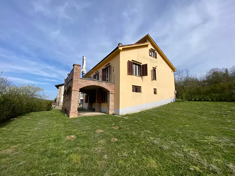 Immagine 1 di Villa in vendita  in Località Leprato 14 a Serravalle Langhe