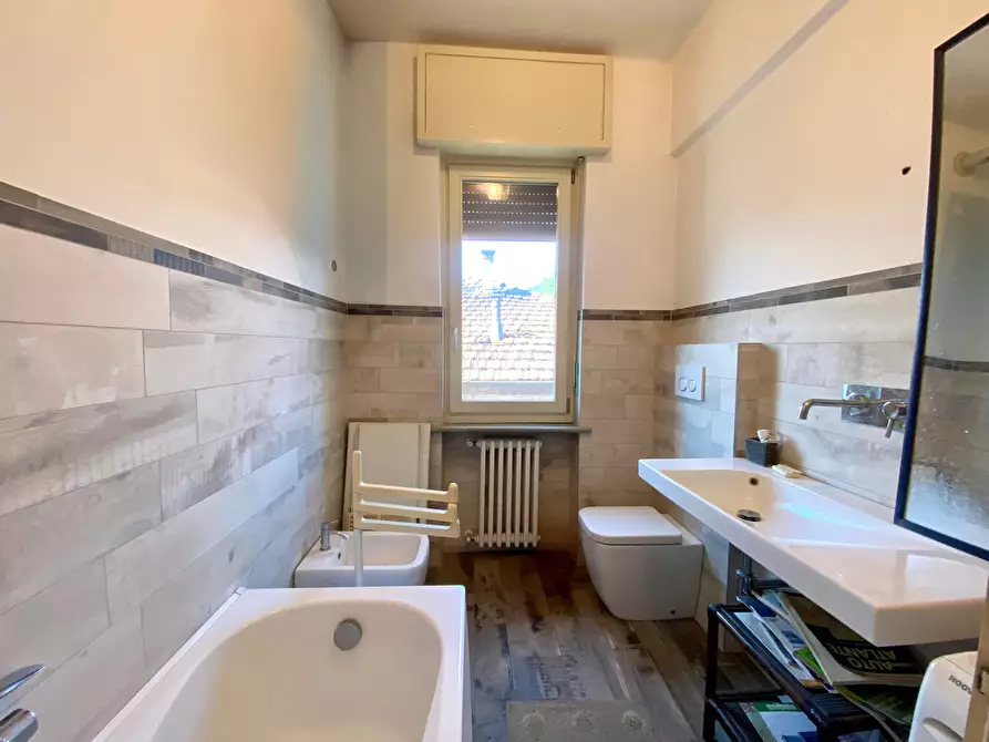 Immagine 12 di Trilocale in vendita  in SP661 16 a Monchiero