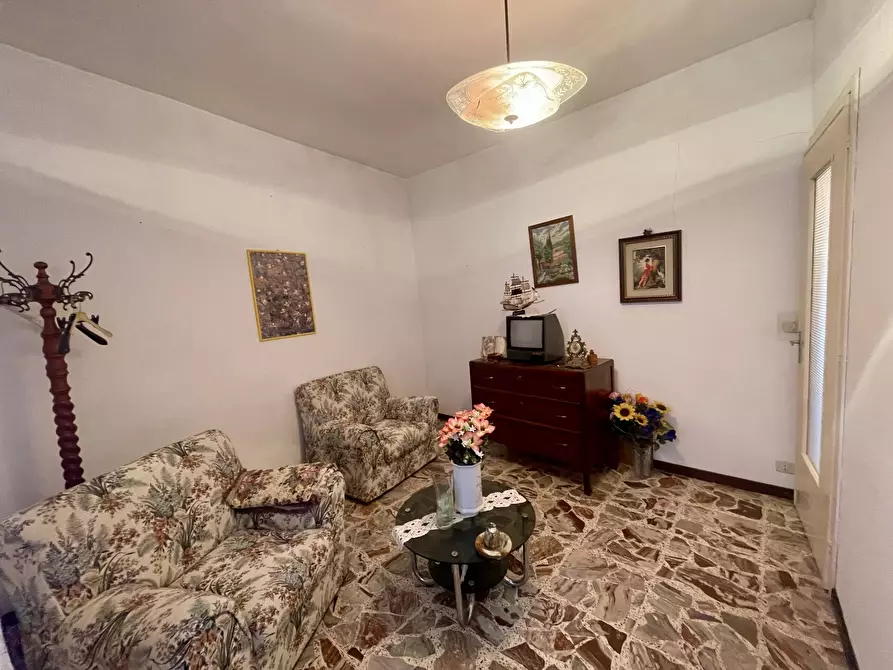 Immagine 11 di Pentalocale in vendita  in Via Dante Alighieri 54 a Dogliani