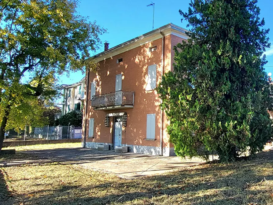 Immagine 9 di Villa in vendita  in Strada Cornazzano 3 a Sissa Trecasali