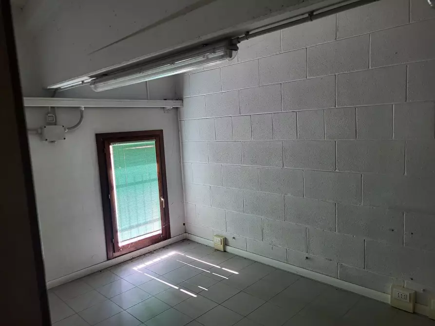 Immagine 20 di Attività artigianale in vendita  in Via Fenilbruciato 2 a Sissa Trecasali