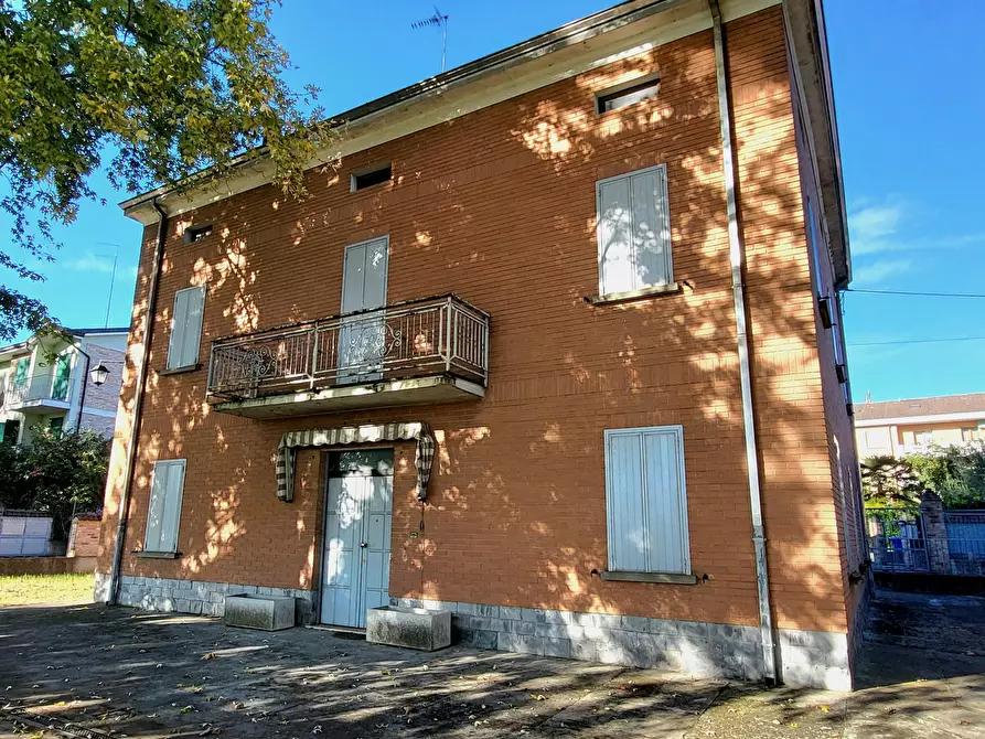 Immagine 5 di Villa in vendita  in Strada Cornazzano 3 a Sissa Trecasali