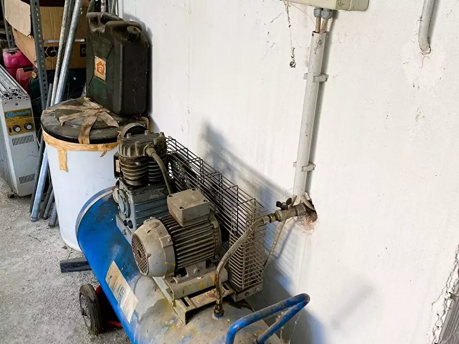 Immagine 9 di Attività artigianale in affitto  in Via Gaetano Donizetti 5 a San Secondo Parmense