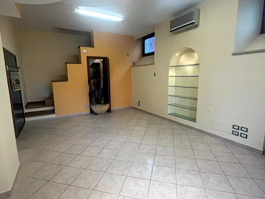 Immagine 1 di Locale commerciale in vendita  a Senigallia