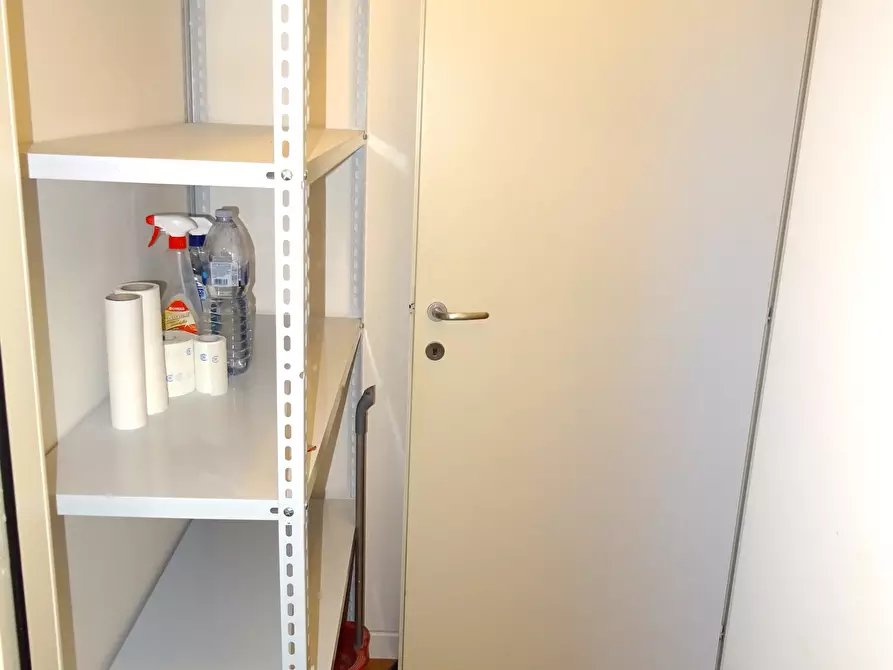 Immagine 9 di Magazzino in vendita  a Senigallia
