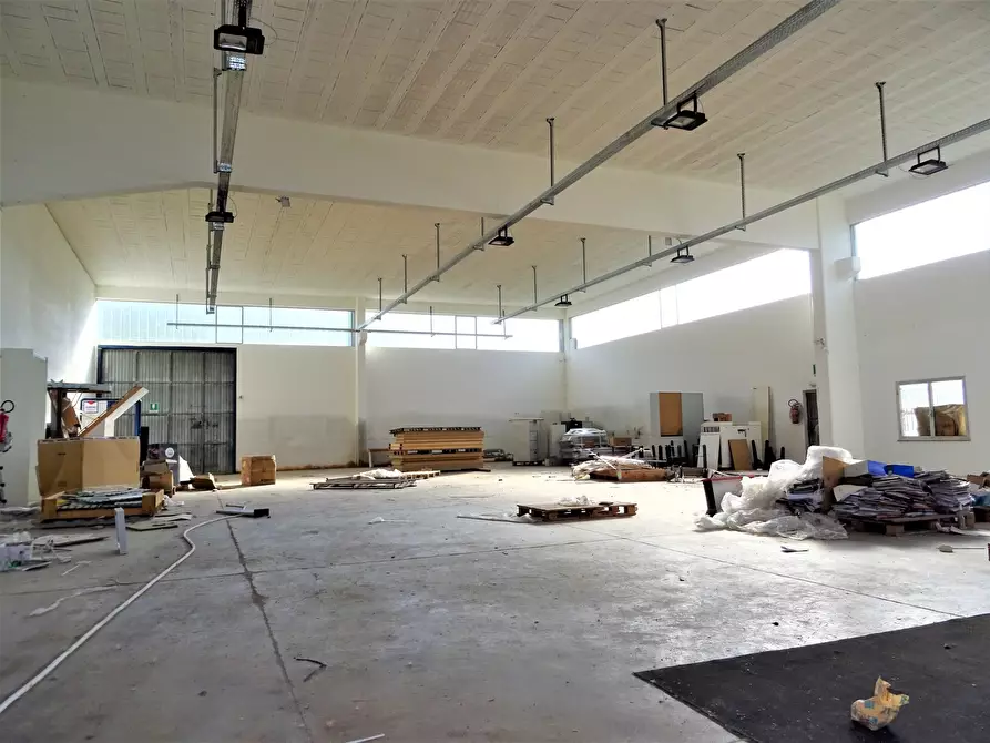 Immagine 1 di Attività artigianale in vendita  a Senigallia