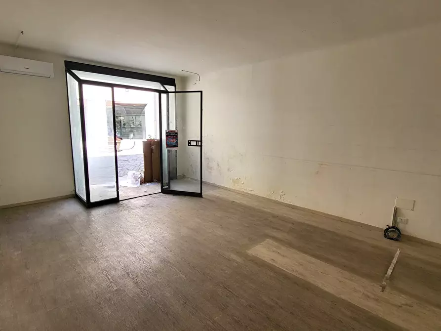 Immagine 4 di Locale commerciale in vendita  a Senigallia