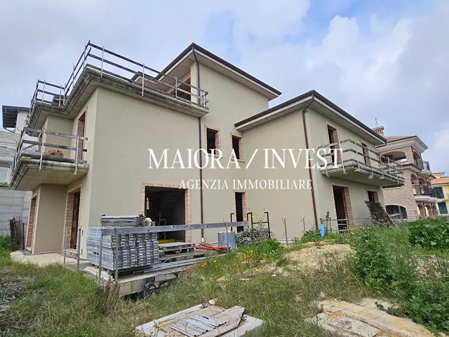 Immagine 11 di Villa in vendita  a Monteprandone