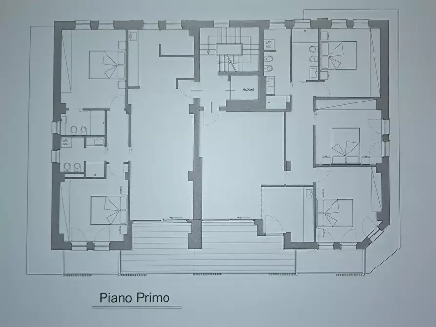 Immagine 2 di Trilocale in vendita  in Viale Regina Margherita 31 a Rovigo