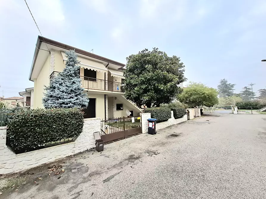 Immagine 1 di Casa bifamiliare in vendita  in Via Martiri di Belfiore 19 a Rovigo