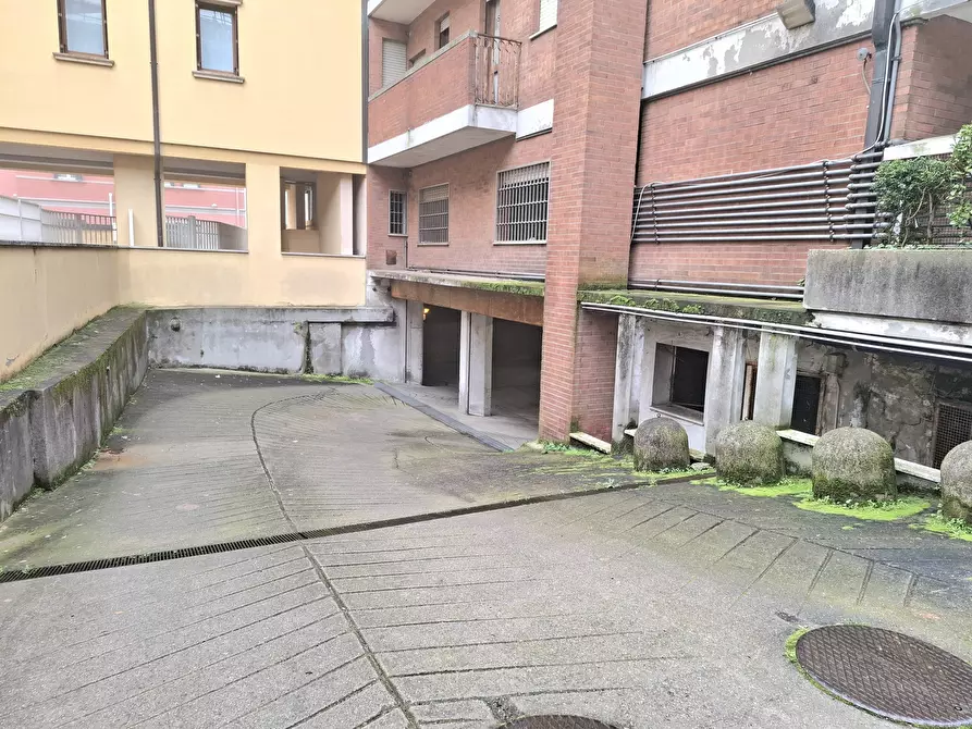 Immagine 5 di Loft/Open space in vendita  in Piazzale Gabriele D'Annunzio 2 a Rovigo