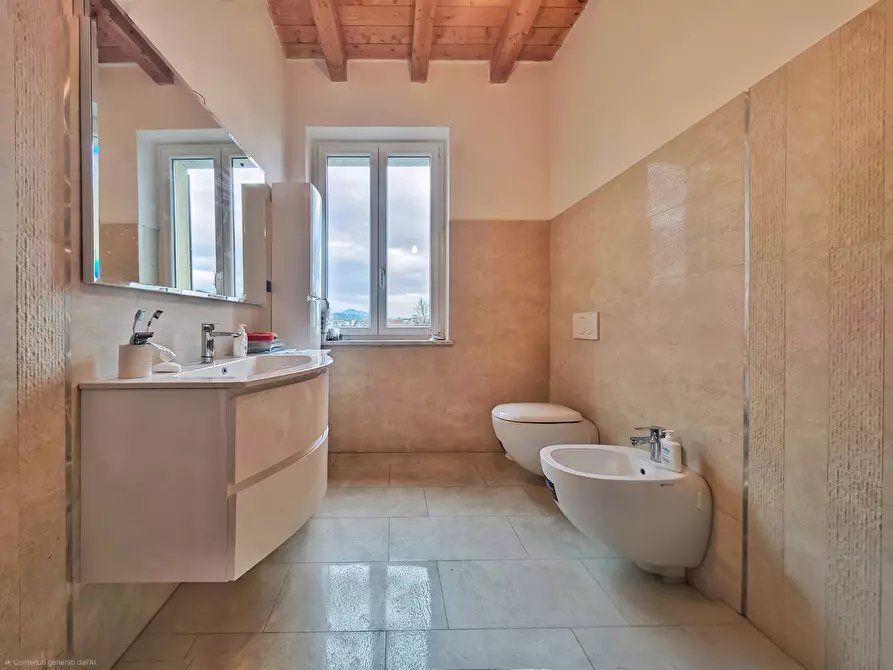 Immagine 26 di Quadrilocale in vendita  in Via Cisa 95 a Sarzana