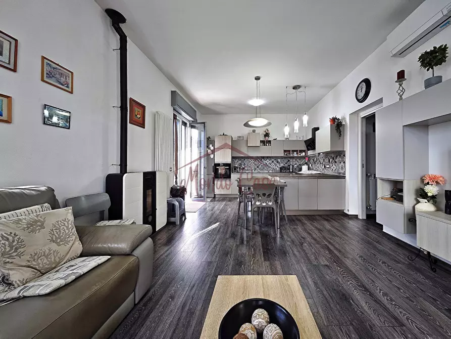 Immagine 1 di Villa in vendita  in Via Provinciale 40 a Castelnuovo Magra