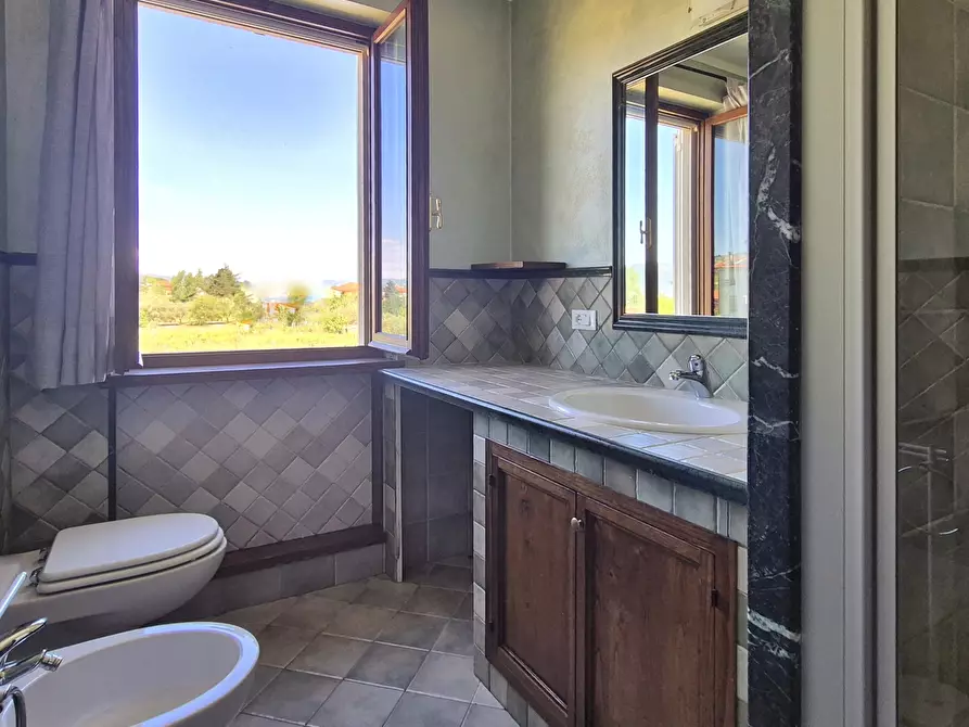 Immagine 17 di Trilocale in vendita  in Via Canale 106 a Castelnuovo Magra