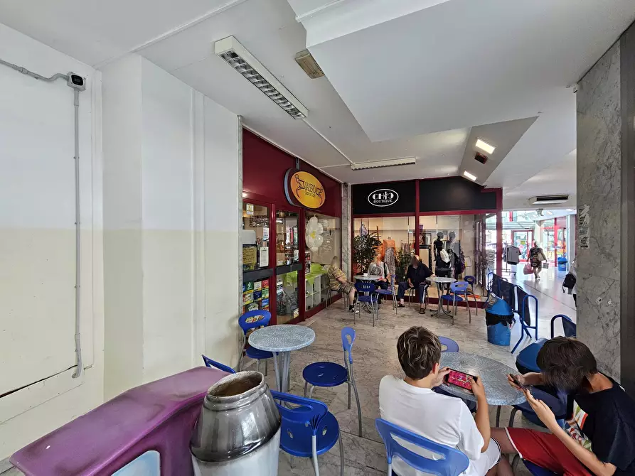 Immagine 16 di Bar / Ristorante in vendita  in Via Eugenio Montale 35 a Carrara