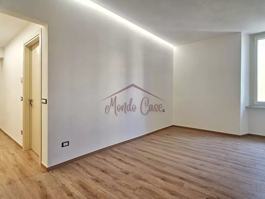 Immagine 11 di Trilocale in vendita  in Piazza Giacomo Matteotti 29 a Sarzana