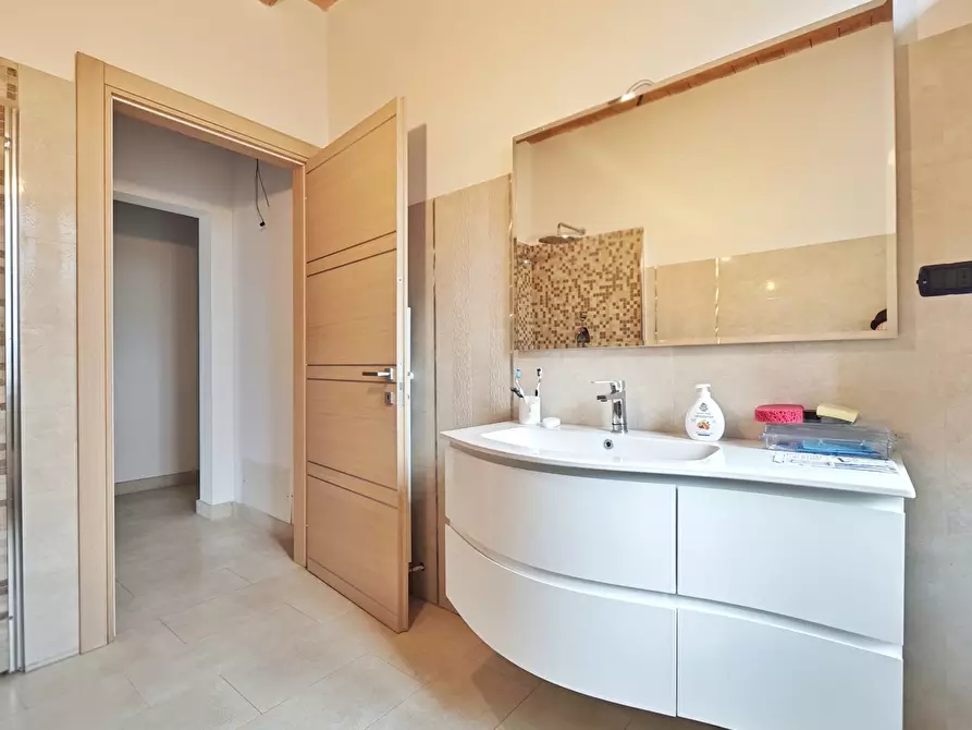 Immagine 25 di Quadrilocale in vendita  in Via Cisa 95 a Sarzana