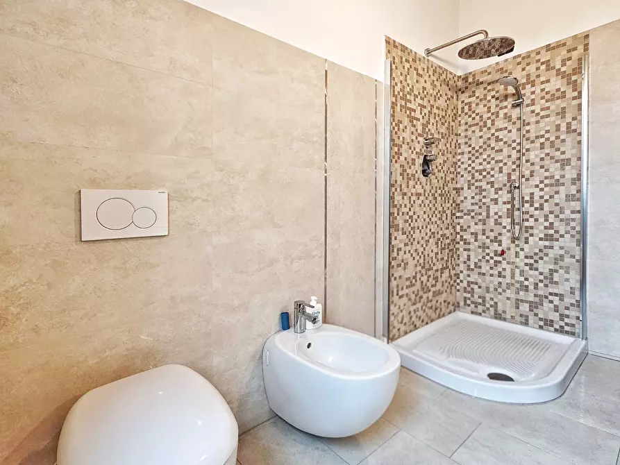 Immagine 22 di Quadrilocale in vendita  in Via Cisa 95 a Sarzana